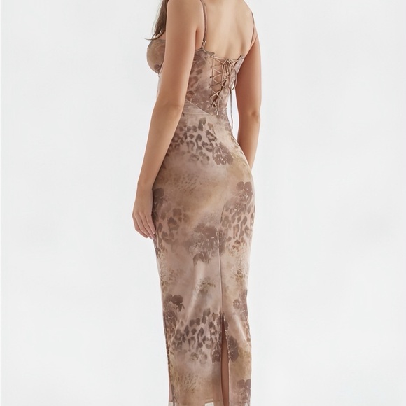 Elegant Floral Mesh Dress - Picture 4 of 4